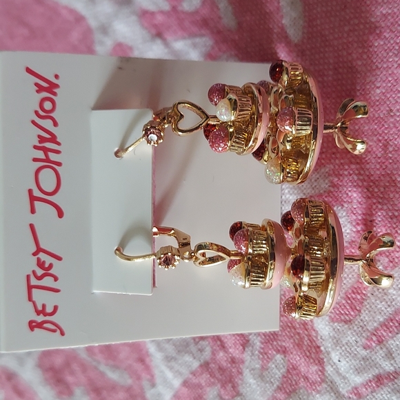 Betsey Johnson TIERED CUPCAKE EARRINGS - Picture 1 of 5